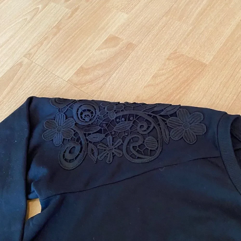 Gloria Vanderbilt Black Lace Sweatshirt SZ S NWT
